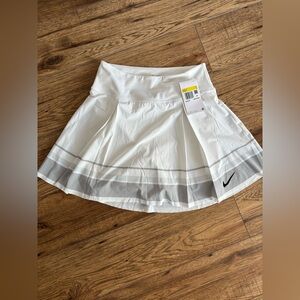 NWT NIKE GOLF/TENNIS SKIRT